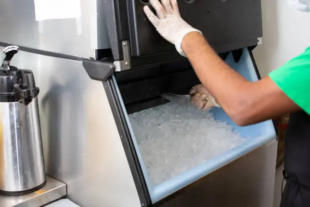 Ice Makers & Refrigerators